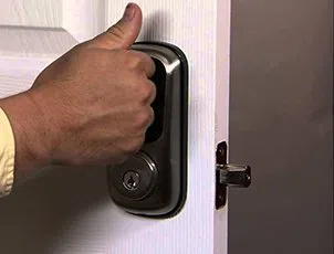 Lock Locksmith Tech Glen Oaks, NY 516-362-0679 - 24-7-locksmith-key-service