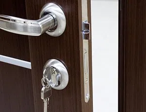 Lock Locksmith Tech Glen Oaks, NY 516-362-0679 - eviction-locksmith-services
