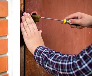 Lock Locksmith Tech Glen Oaks, NY 516-362-0679 - garage-door-locks