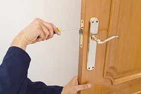 Lock Locksmith Tech Glen Oaks, NY 516-362-0679 - lock-changing